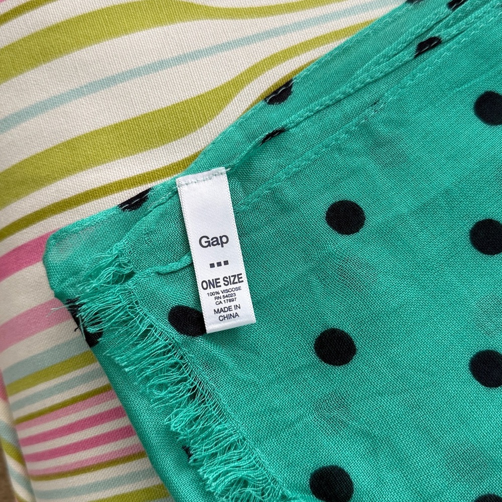 Gap Green & Black Polka Dot Scarf 💯% viscose - Picture 2 of 4